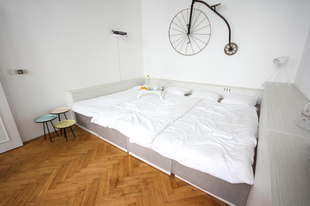 For The Bold, Chic And Open Minded Apartment Виена Екстериор снимка